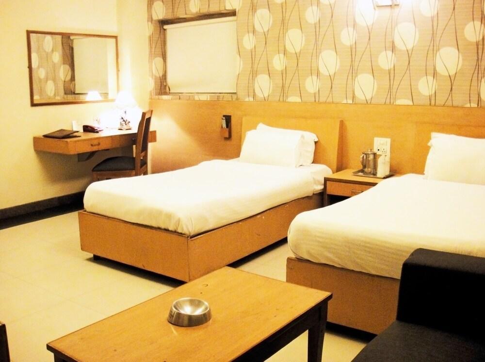 Hotel Pr Residency Amritsar Bagian luar foto