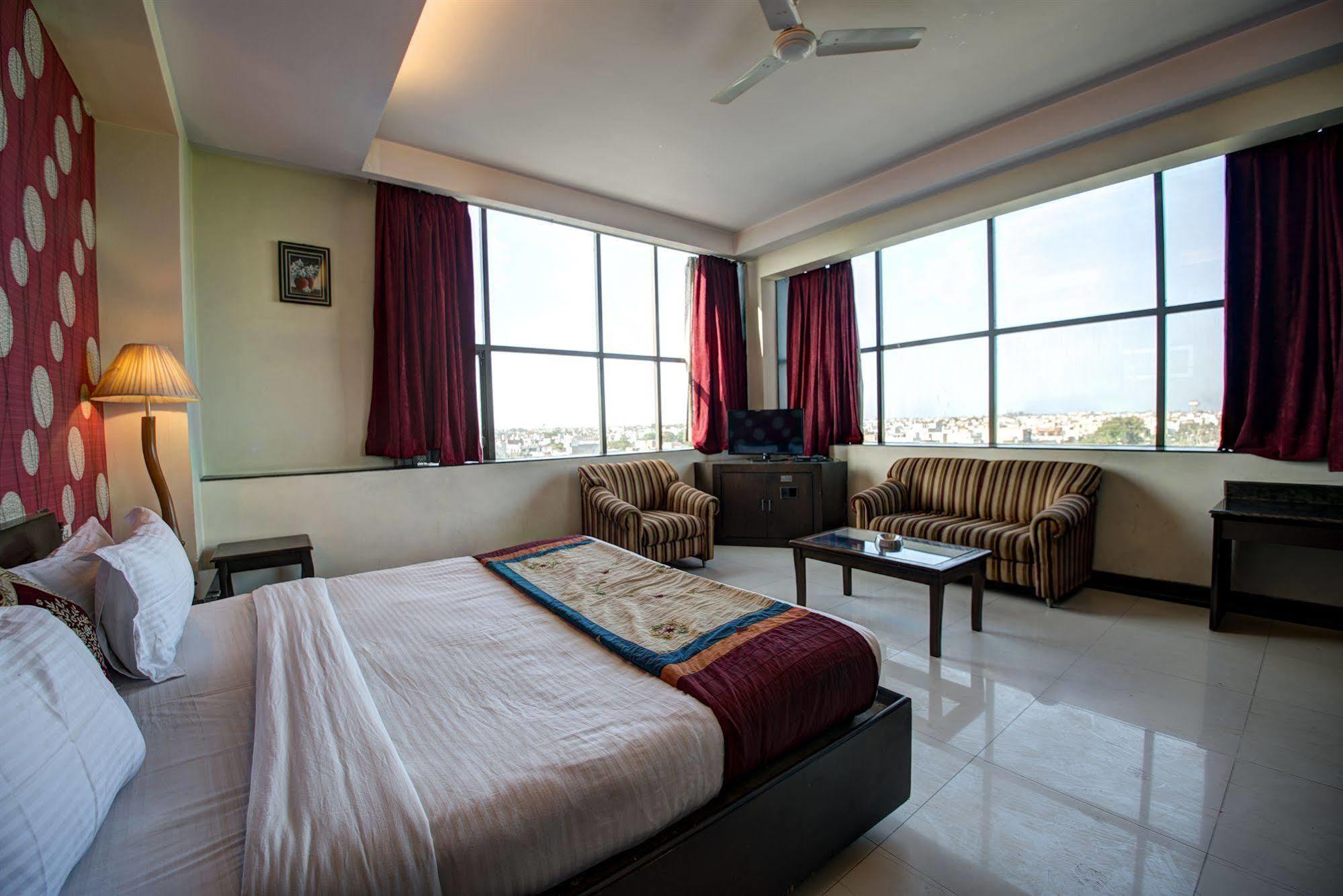 Hotel Pr Residency Amritsar Bagian luar foto