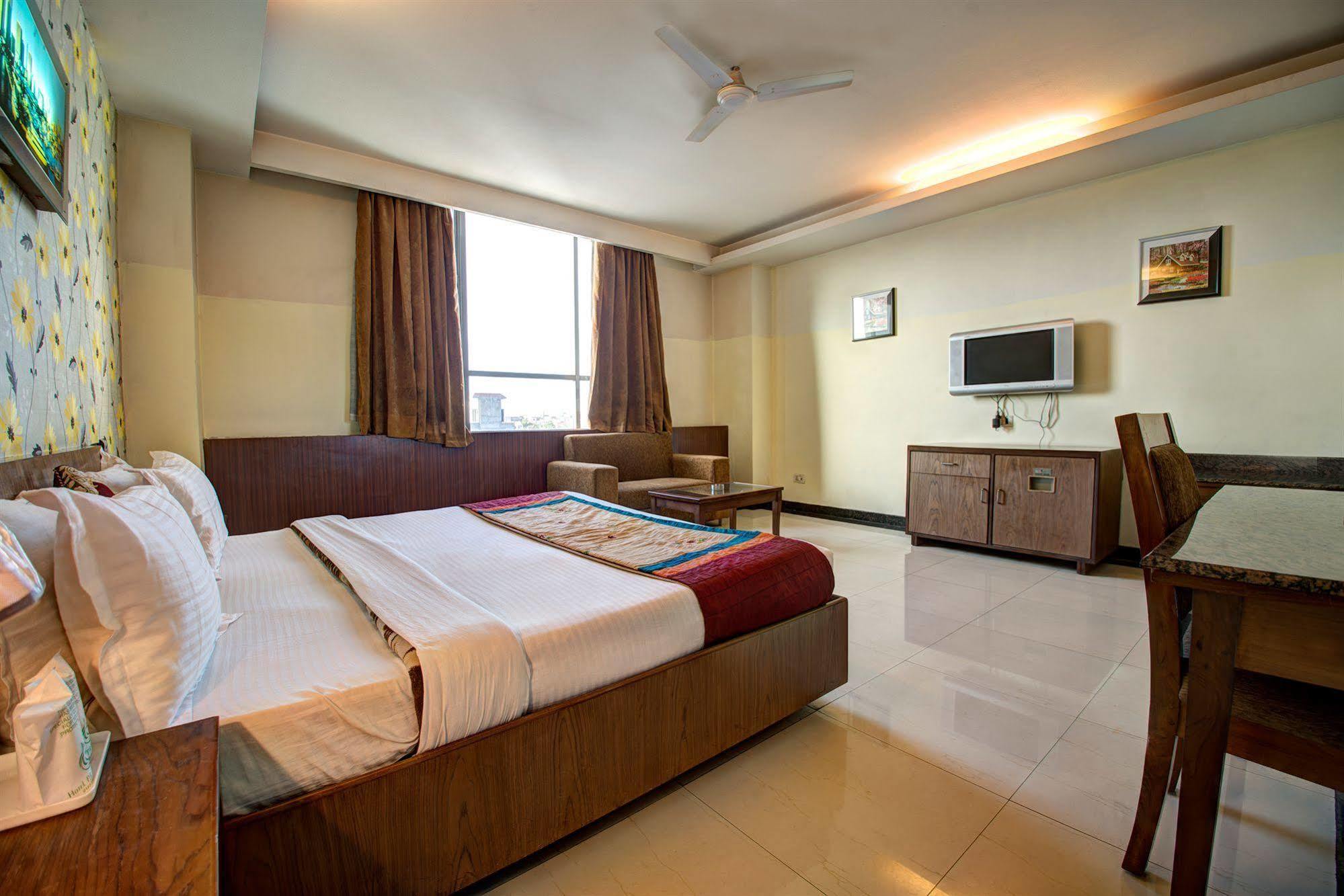Hotel Pr Residency Amritsar Bagian luar foto