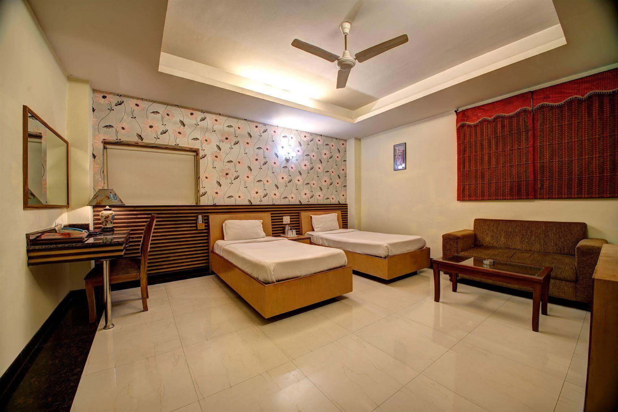 Hotel Pr Residency Amritsar Bagian luar foto