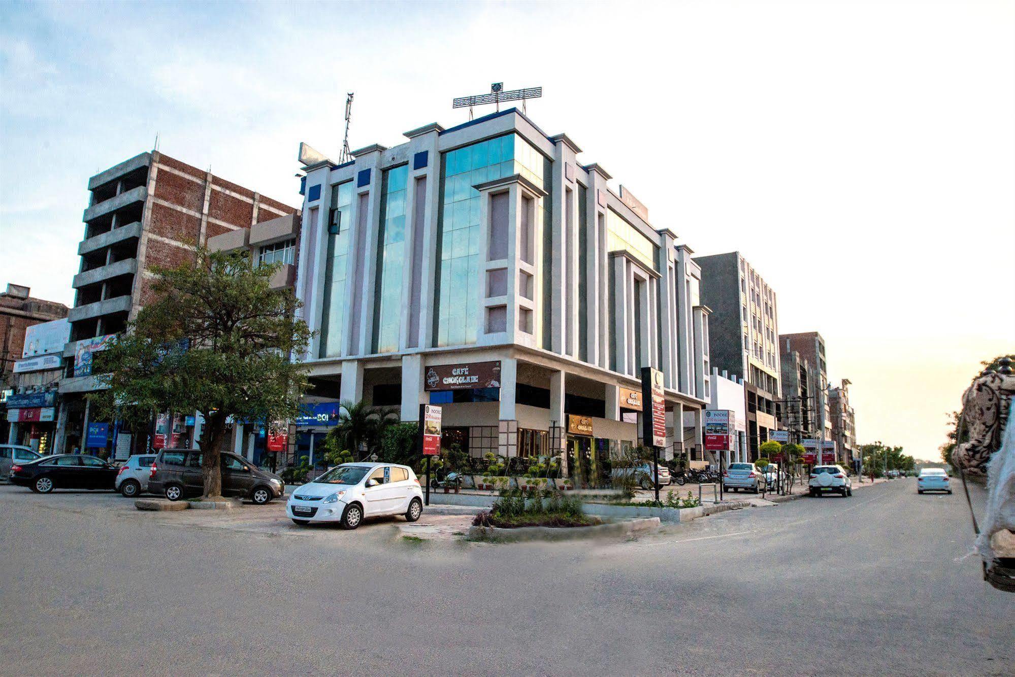 Hotel Pr Residency Amritsar Bagian luar foto